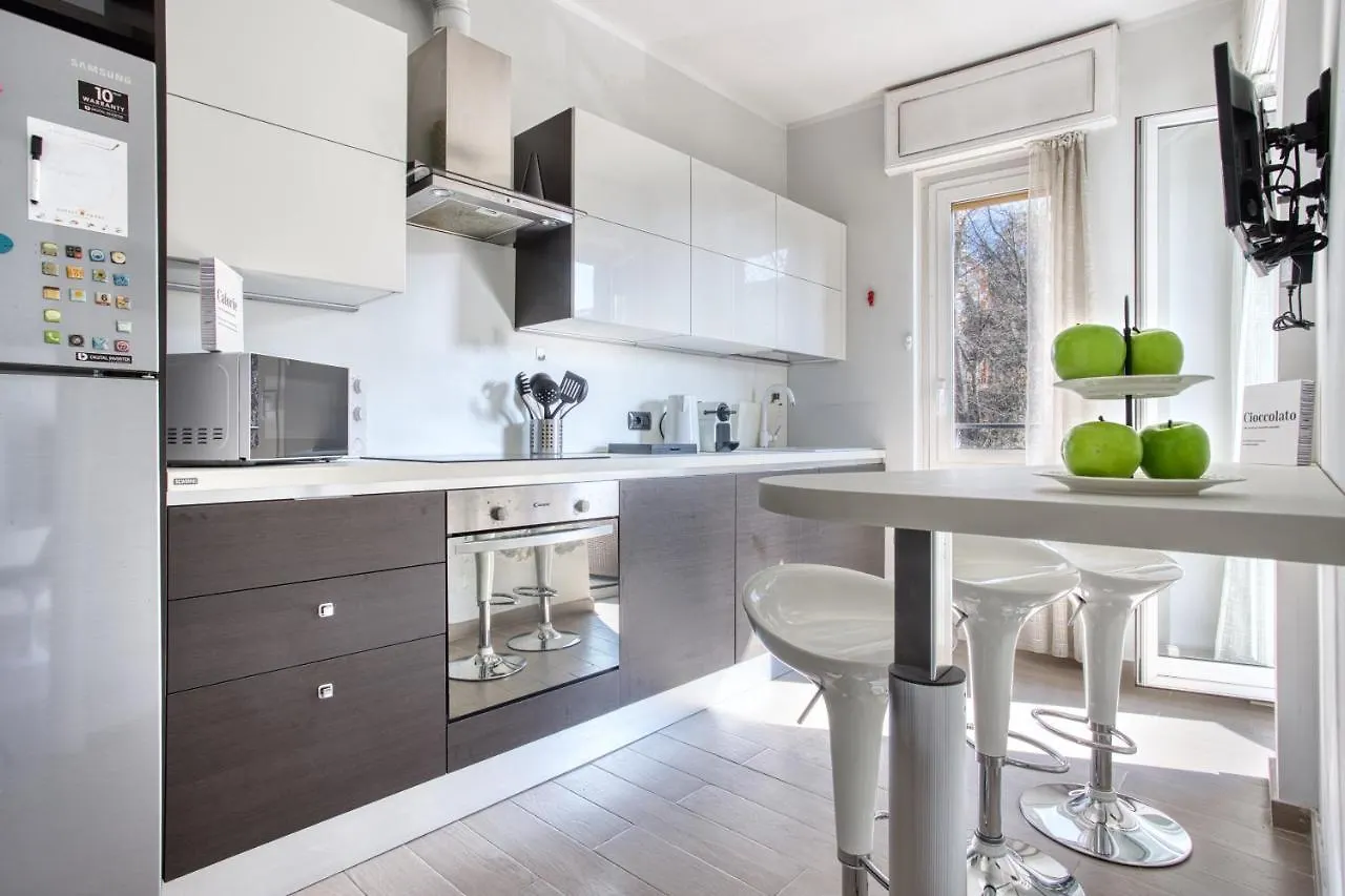Apartment Ferienwohnung Joivy Delightful Flat With Balcony Mailand