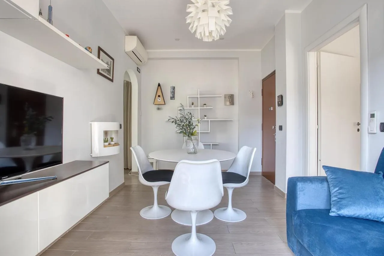 Ferienwohnung Joivy Delightful Flat With Balcony Mailand