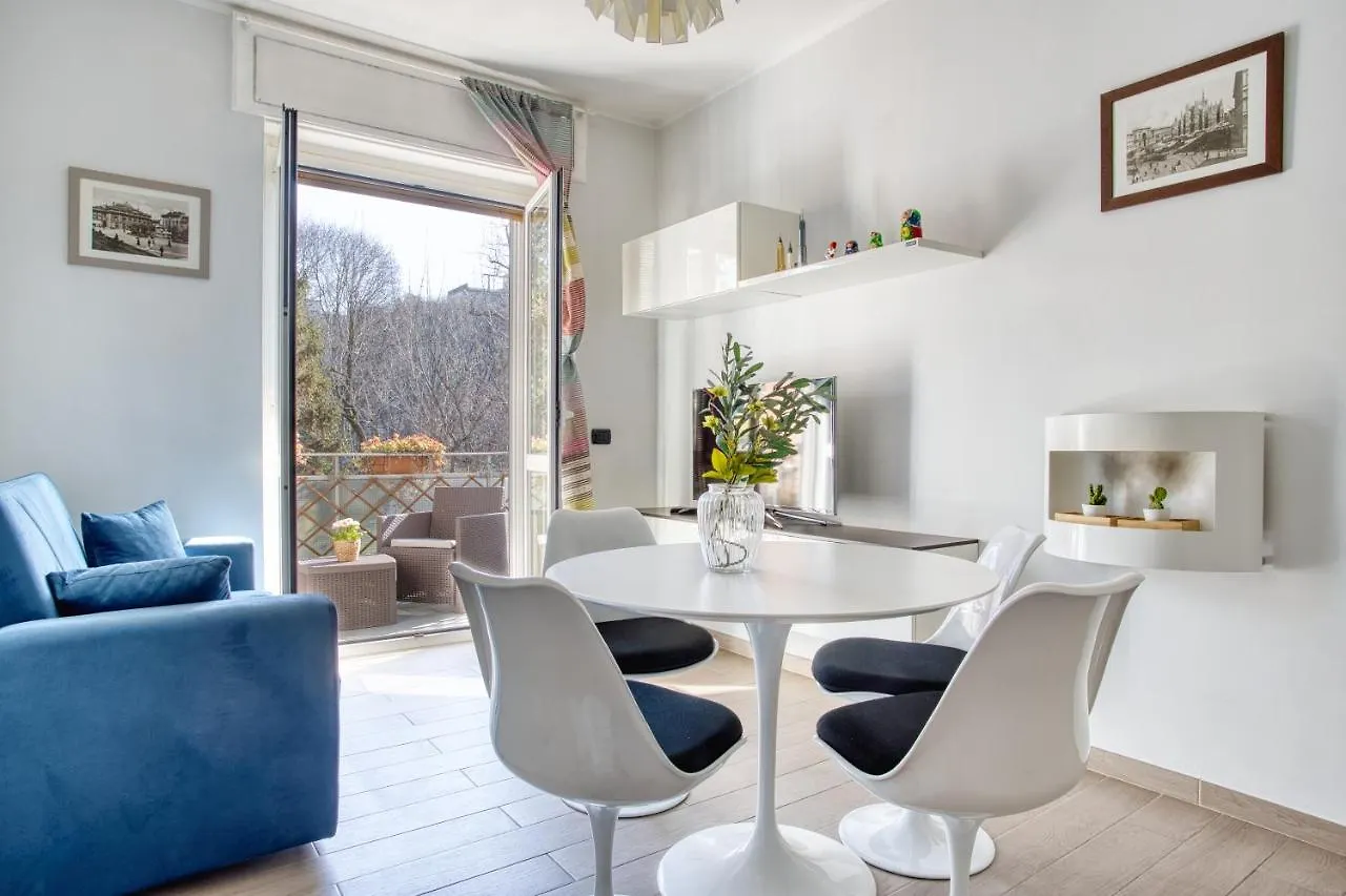 Apartment Ferienwohnung Joivy Delightful Flat With Balcony Mailand Italien